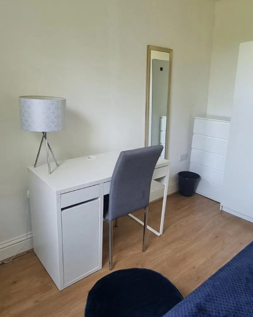Evo View - 1 Bed Apartment - Stunning Views 3 Mins Walk Mile End Station London