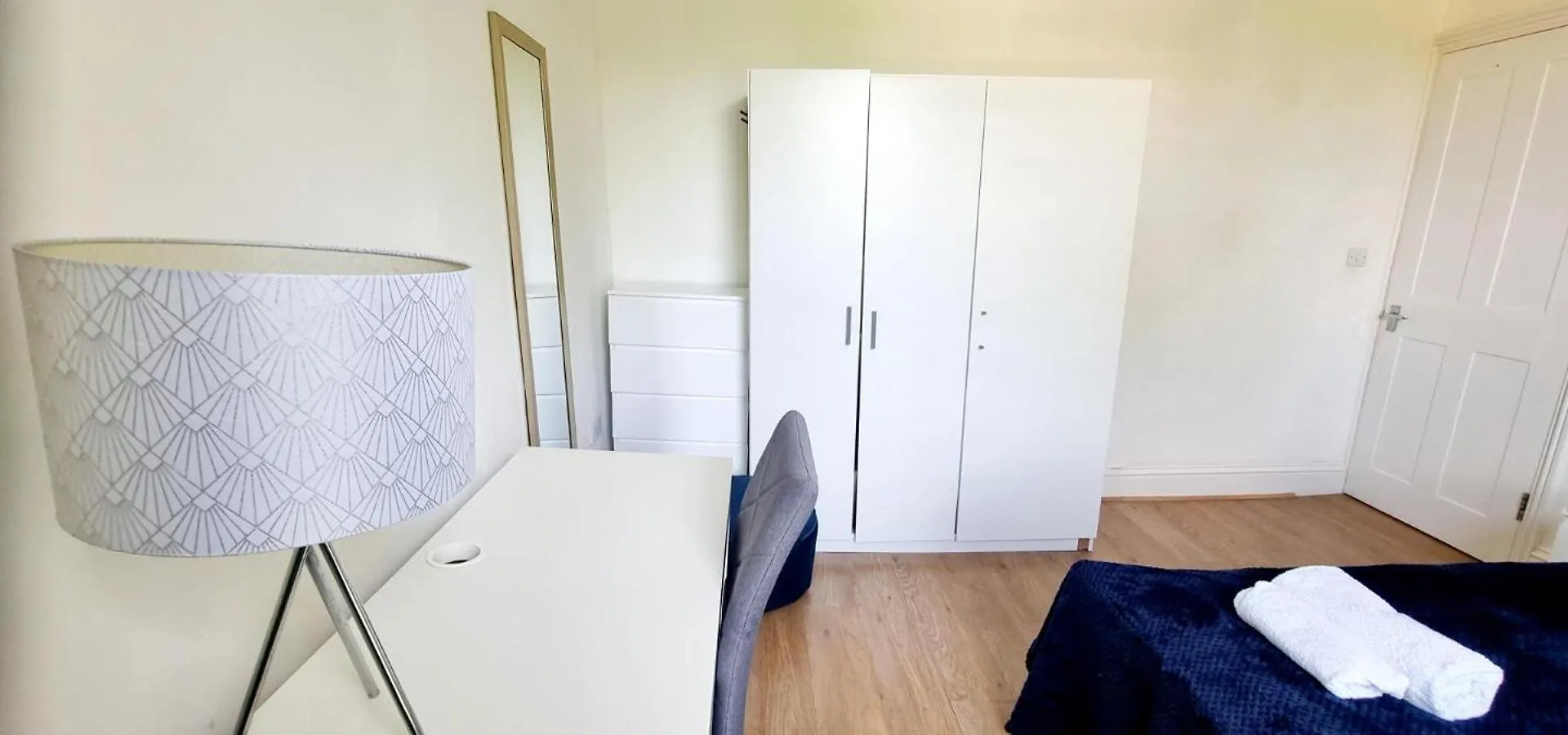 Evo View - 1 Bed Apartment - Stunning Views 3 Mins Walk Mile End Station London 0*,  United Kingdom