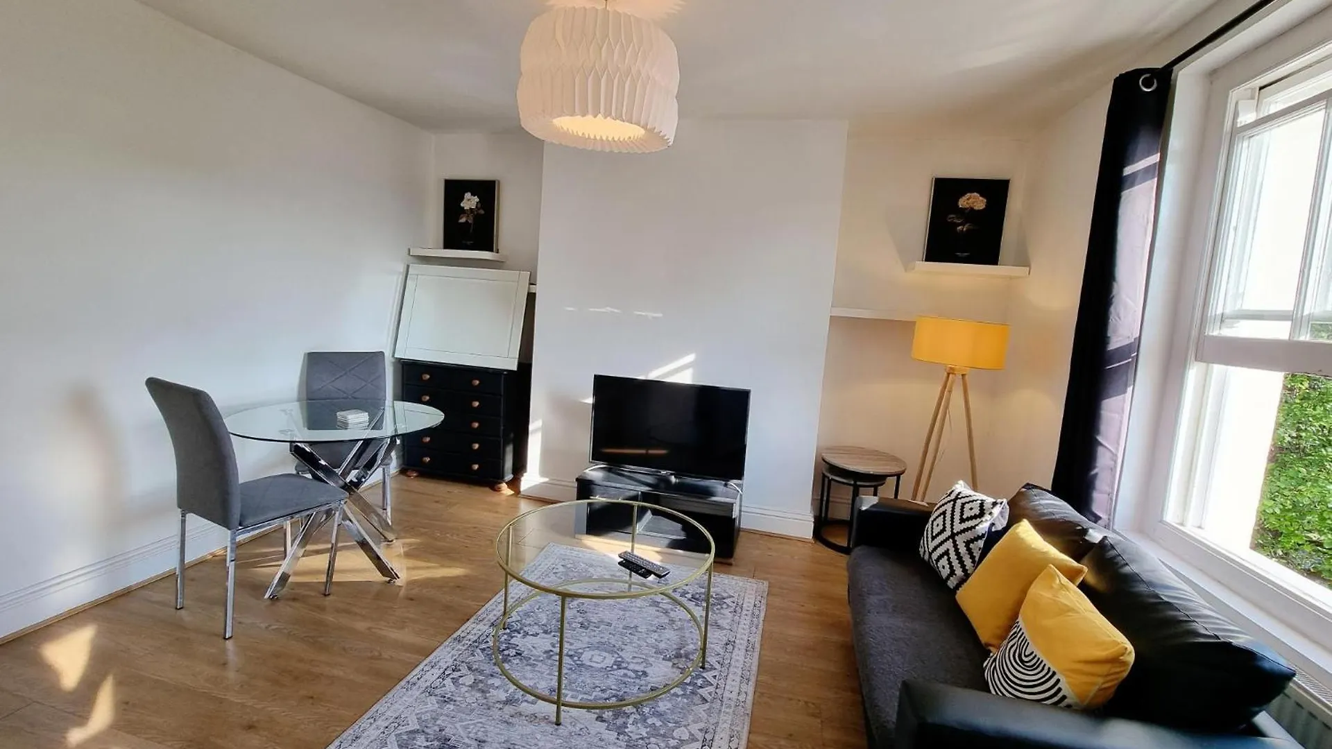 Evo View - 1 Bed Apartment - Stunning Views 3 Mins Walk Mile End Station London 0*,  United Kingdom