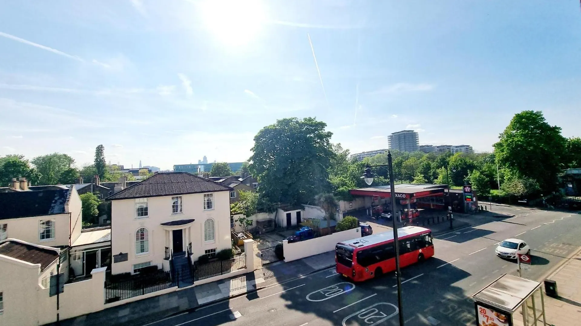 Evo View - 1 Bed Apartment - Stunning Views 3 Mins Walk Mile End Station London