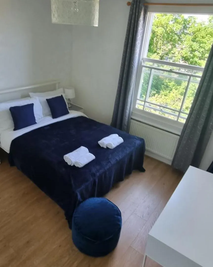 Evo View - 1 Bed Apartment - Stunning Views 3 Mins Walk Mile End Station London 0*,  United Kingdom