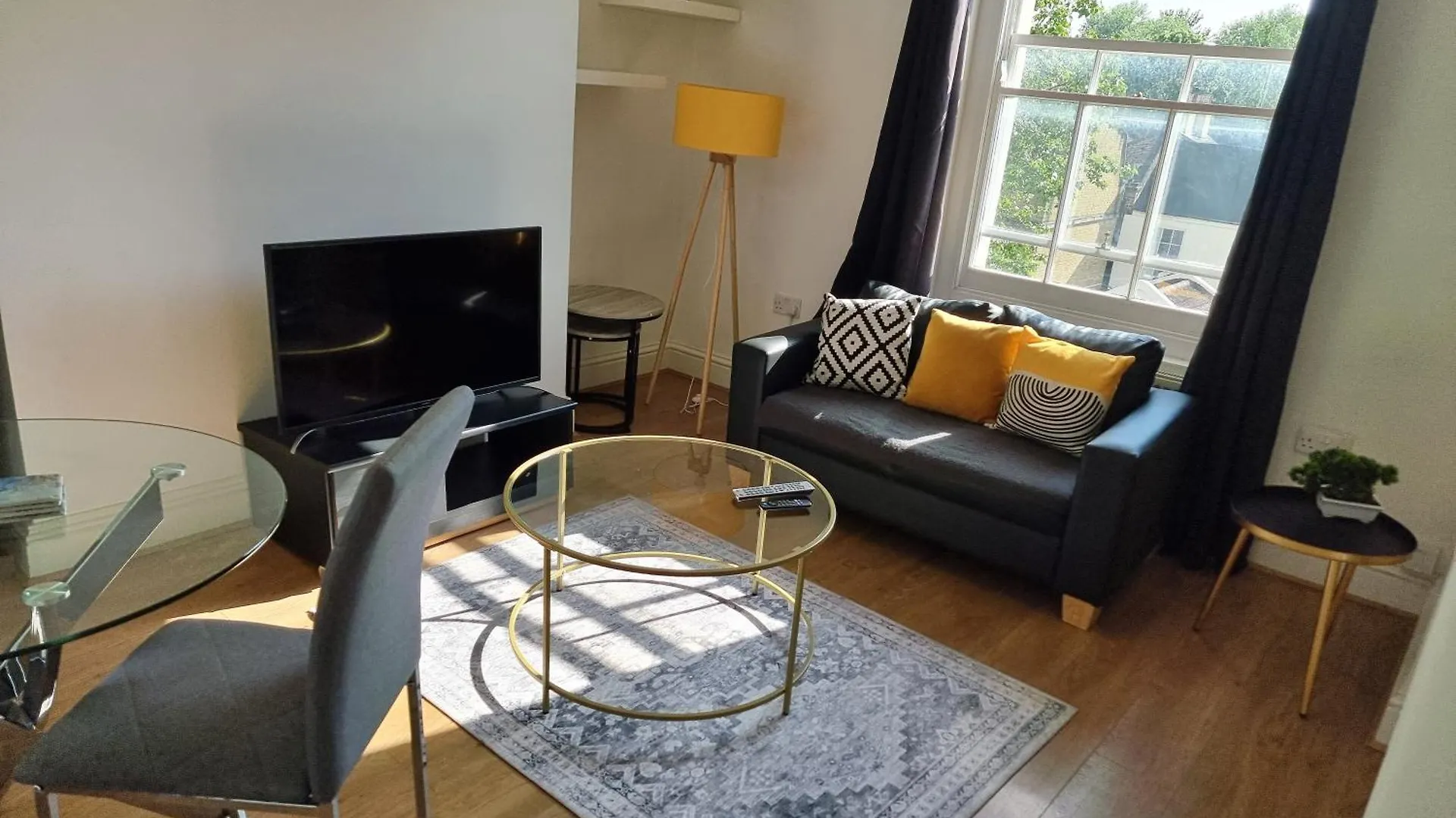Evo View - 1 Bed Apartment - Stunning Views 3 Mins Walk Mile End Station London United Kingdom