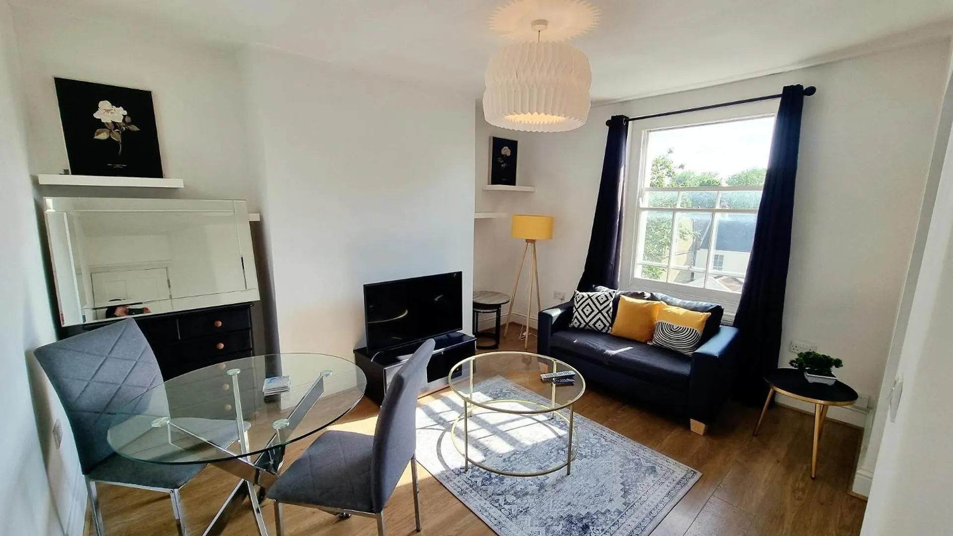 Evo View - 1 Bed Apartment - Stunning Views 3 Mins Walk Mile End Station London 0*,