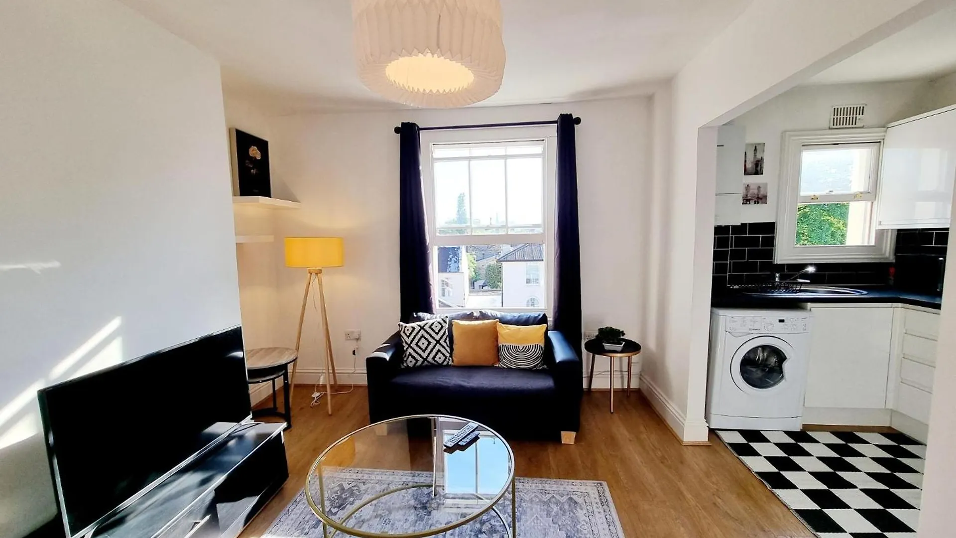 Evo View - 1 Bed Apartment - Stunning Views 3 Mins Walk Mile End Station London 0*,