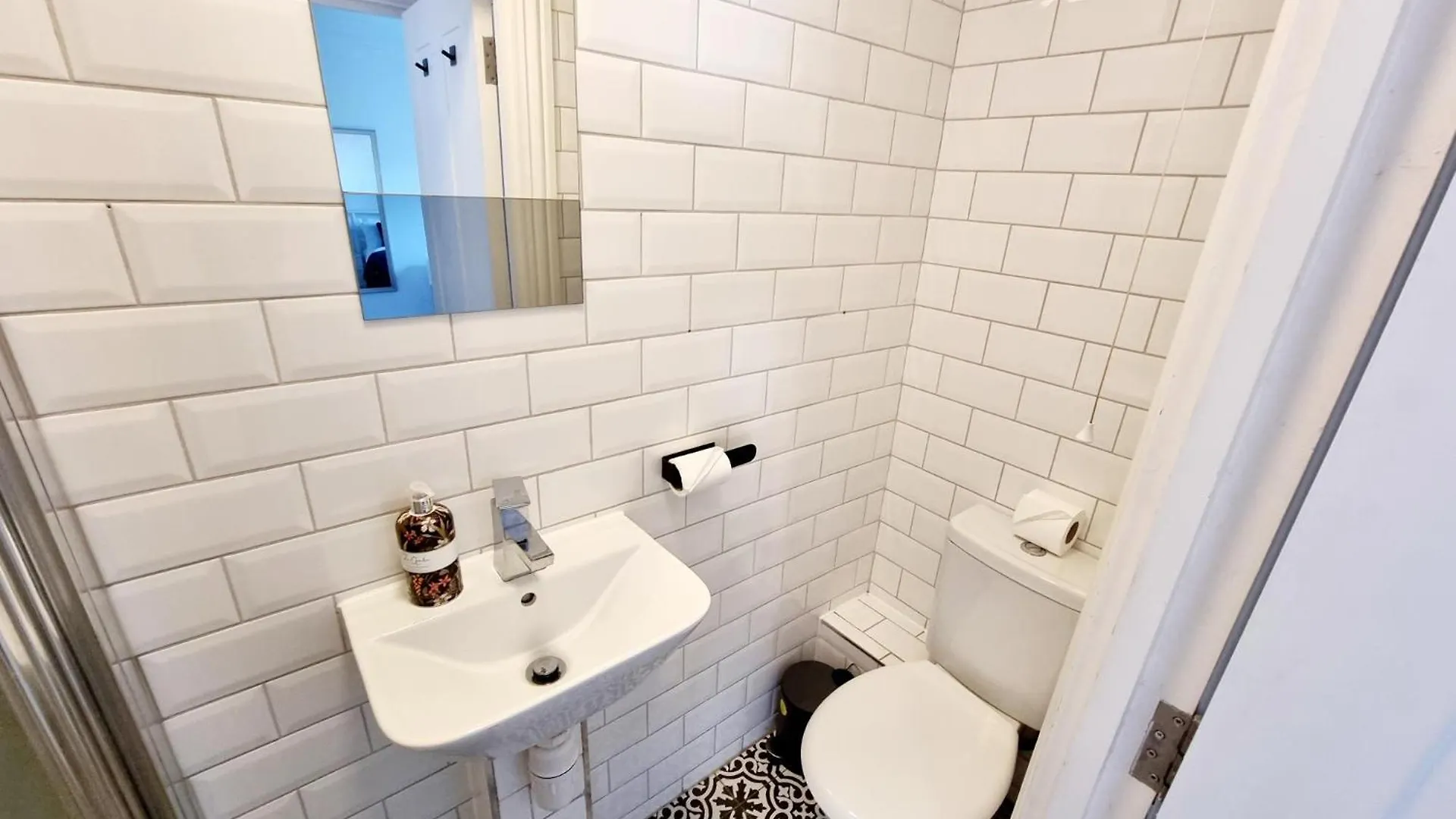Evo View - 1 Bed Apartment - Stunning Views 3 Mins Walk Mile End Station London