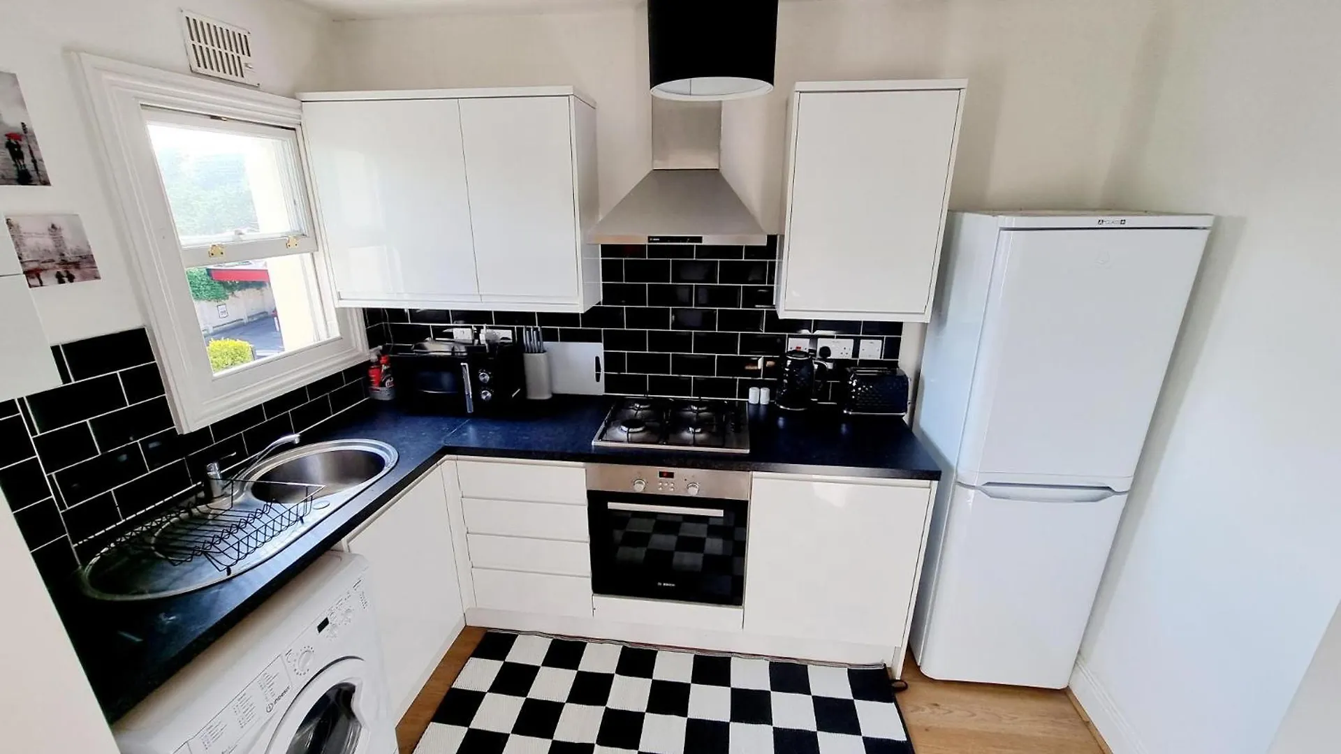 Evo View - 1 Bed Apartment - Stunning Views 3 Mins Walk Mile End Station London