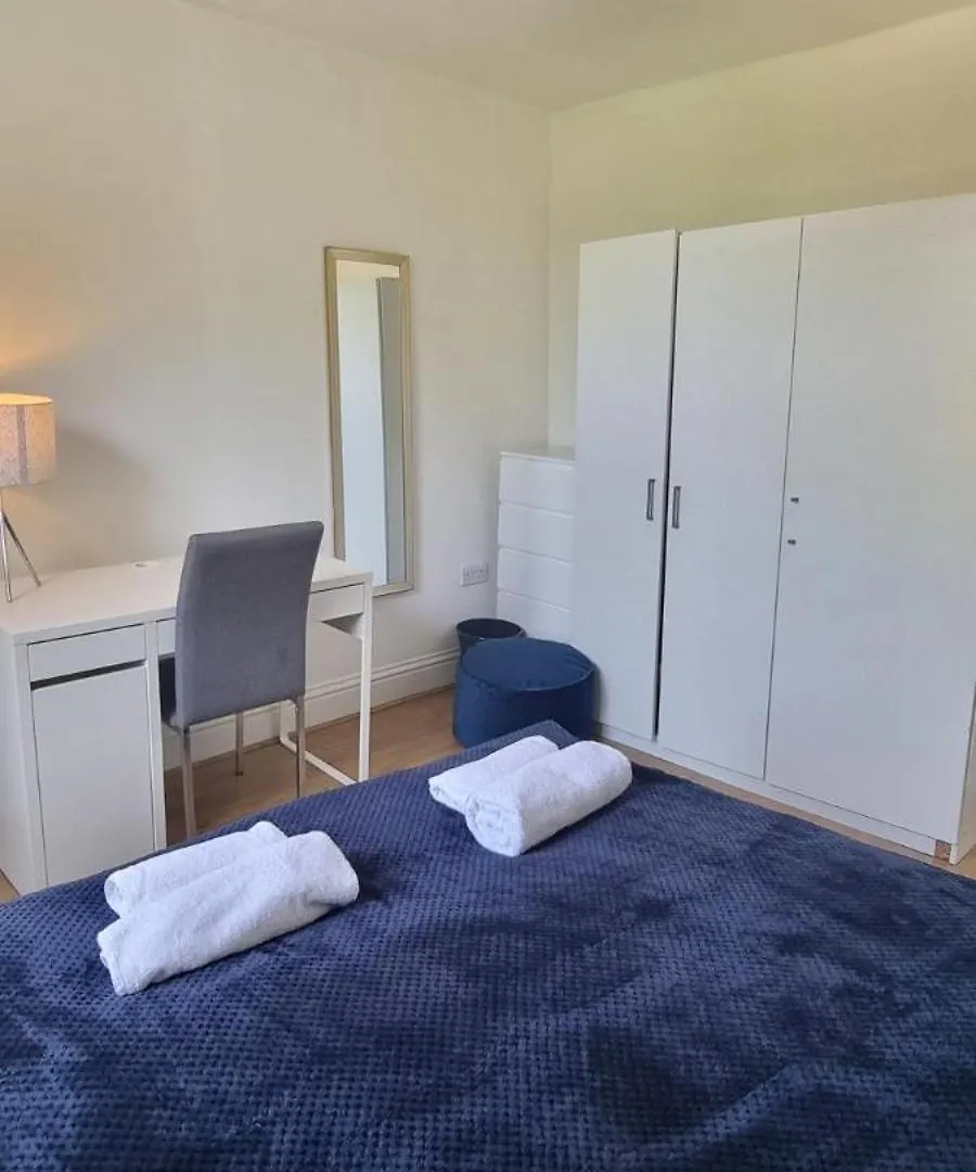 Evo View - 1 Bed Apartment - Stunning Views 3 Mins Walk Mile End Station London
