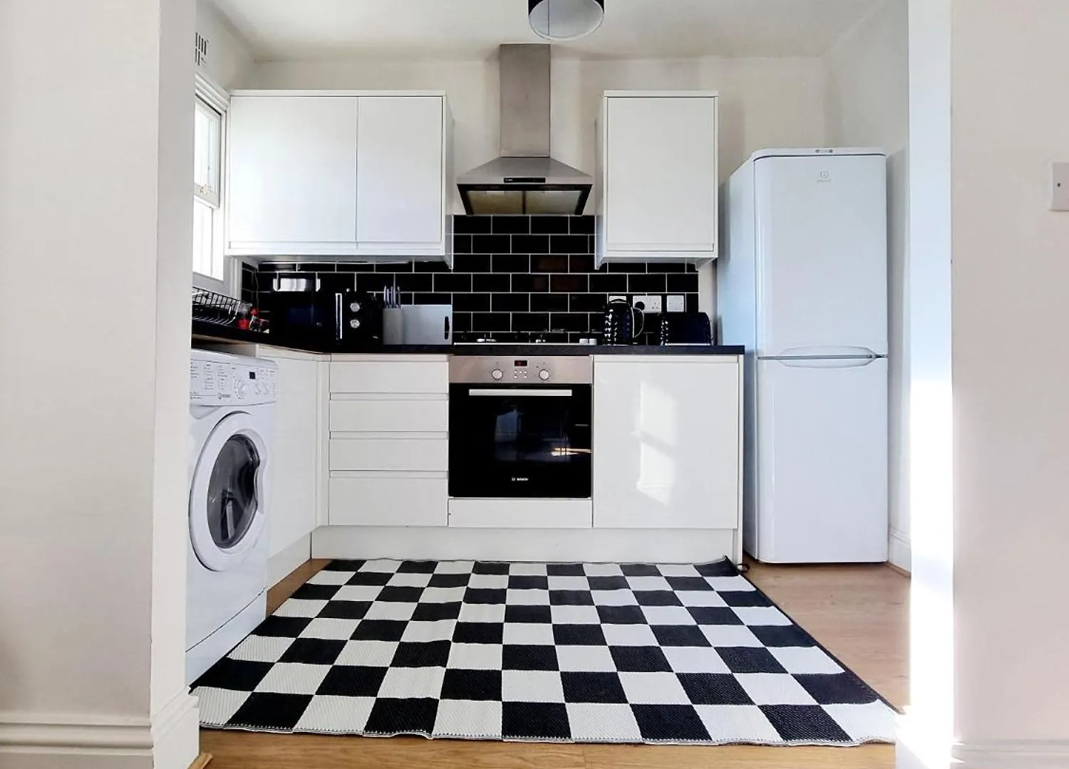 Evo View - 1 Bed Apartment - Stunning Views 3 Mins Walk Mile End Station Londyn